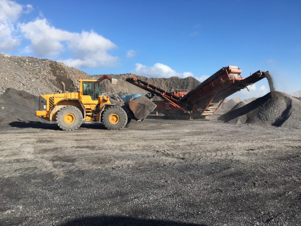 Crushing in Sand & gravel Quarries JRS Crushing and Plant Hire Ltd